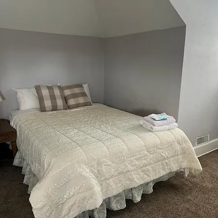 House W Separate 4 Private Bedrooms